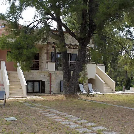 4 Bedroom With Pool And Garden Nea Fokea