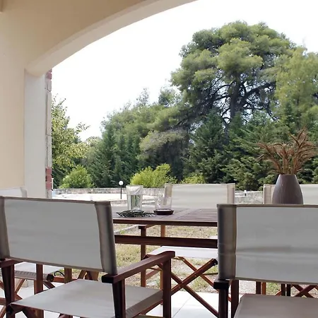 4 Bedroom With Pool And Garden *